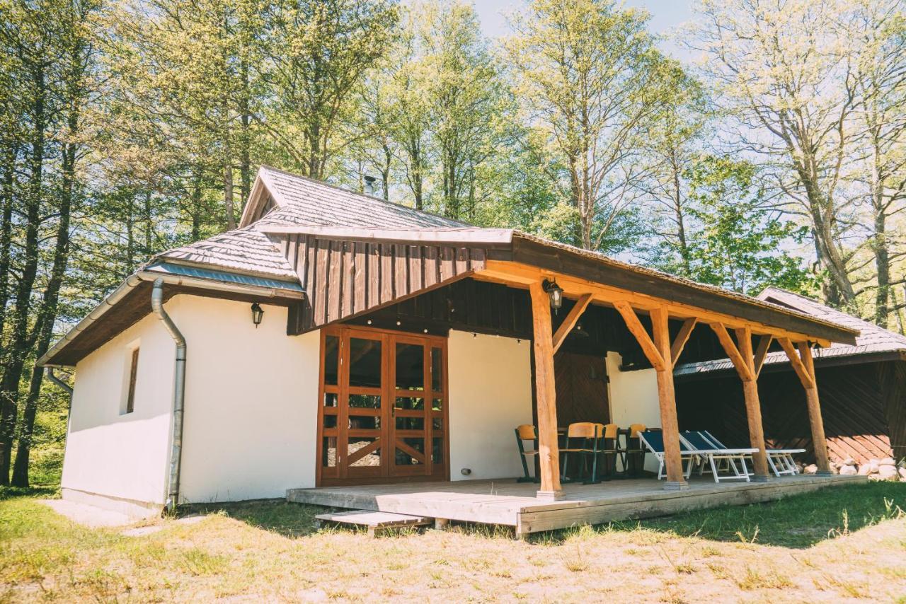 Viesu Nams Melnsils Hotel Exterior photo