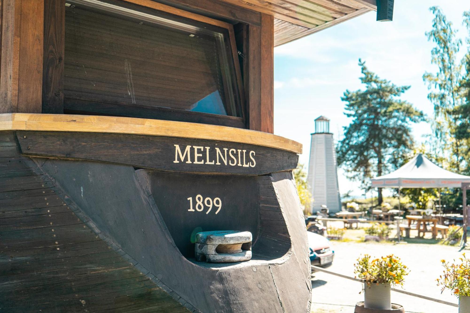 Viesu Nams Melnsils Hotel Exterior photo